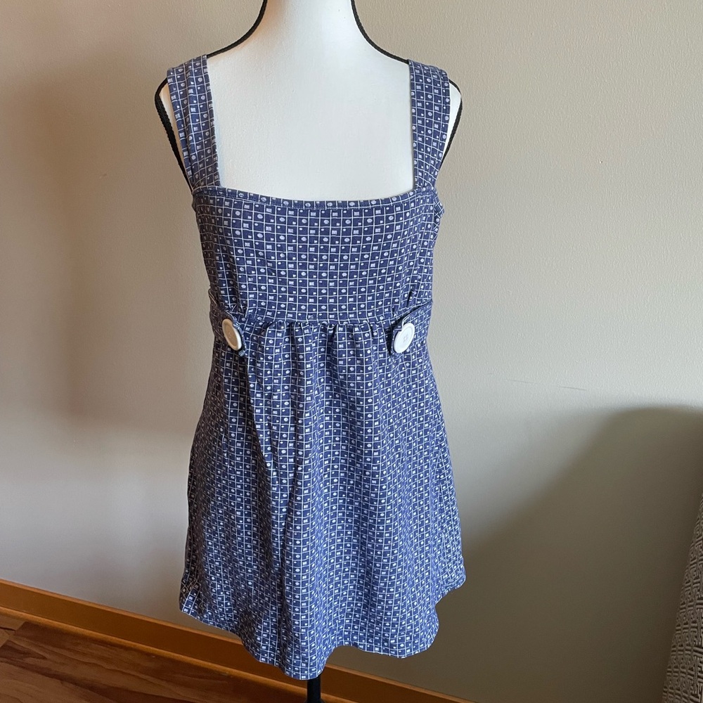 Vintage Y2K Babydoll top. Big button detail.
